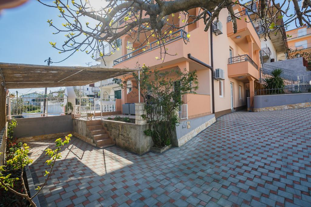 Apartments Viljac Trogir Exterior foto